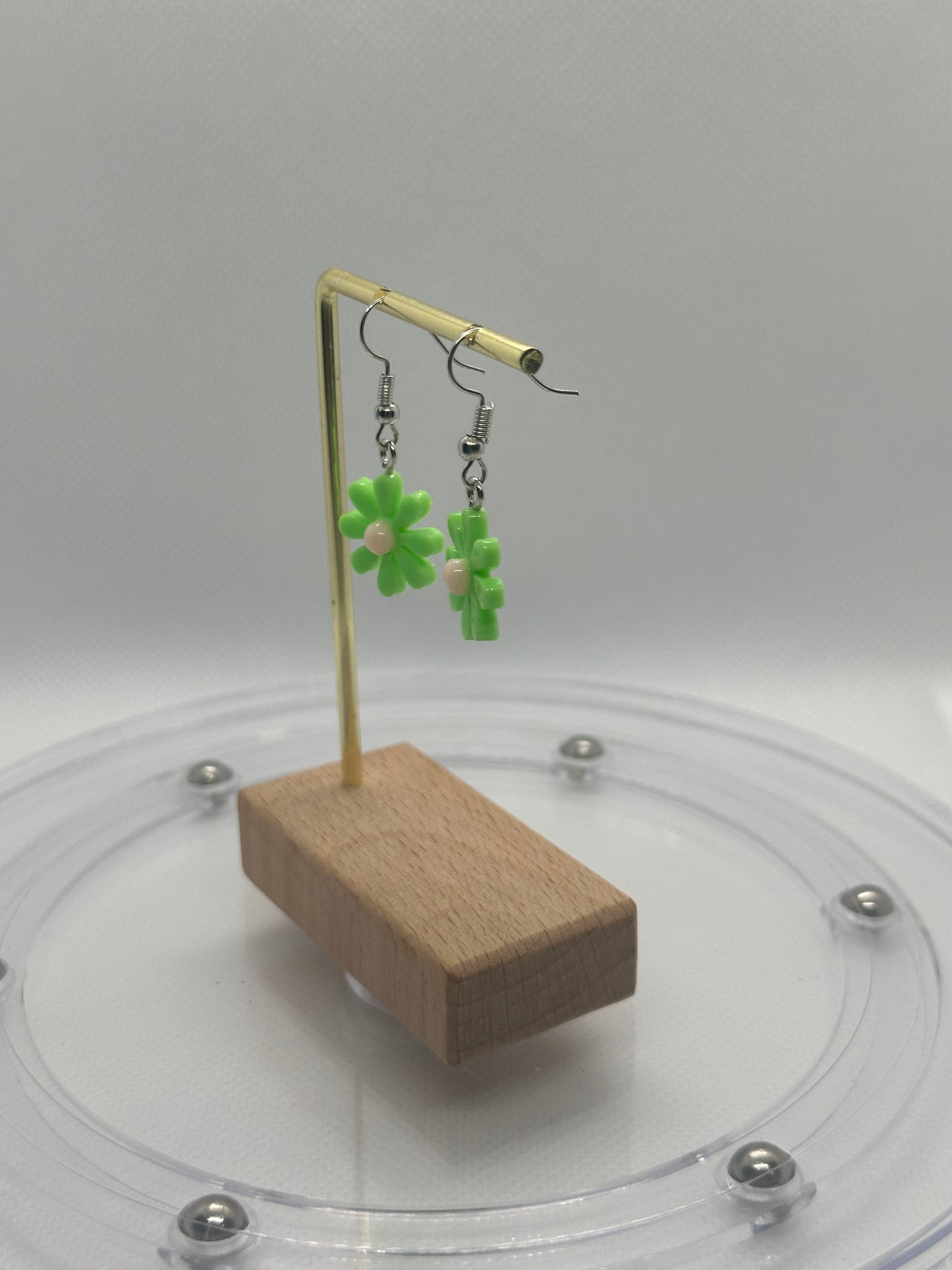 Green 8 Leaf Flowers