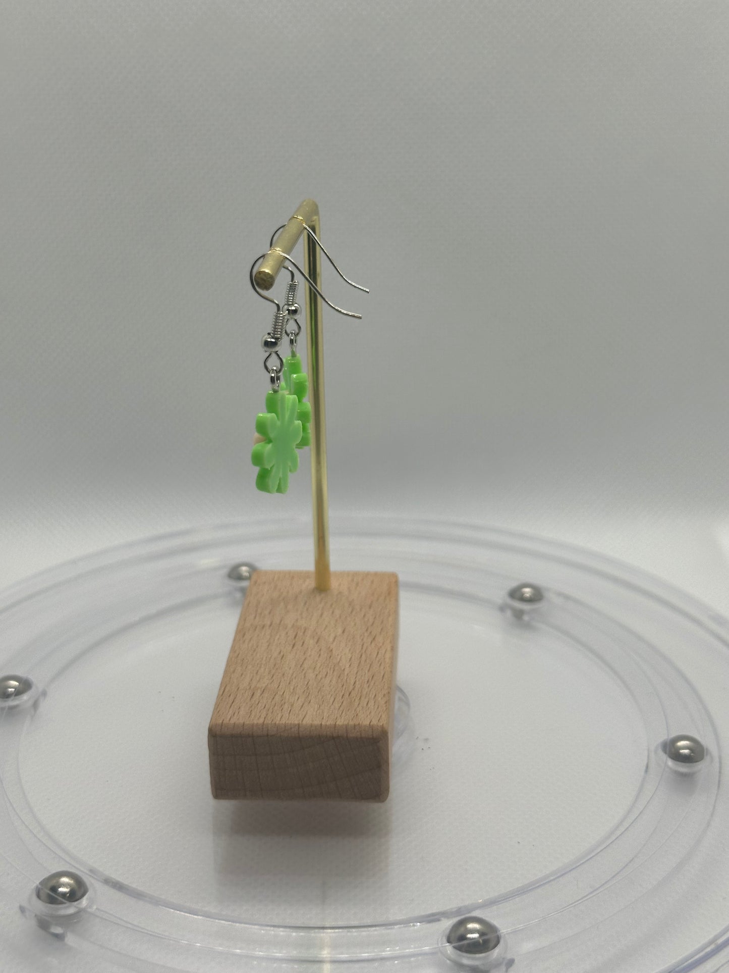 Green 8 Leaf Flowers